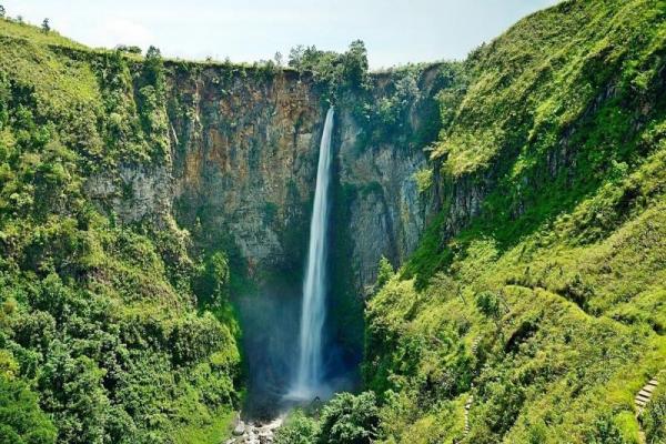 Destinasi Wisata Sumut yang Tetap Menarik saat Musim Hujan