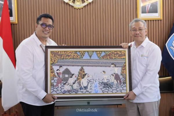 ISI Surakarta Hibahkan Puluhan Karya Seni ke Kemdiktisaintek
