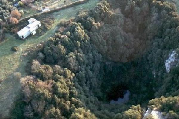 Fenomena Sinkhole Terbesar di Dunia, Salah Satunya Tersembunyi di Venezuela