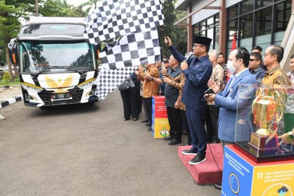 Mendes Yandri Lepas Bus Esports untuk Bangkitkan Kreativitas Gamer Desa