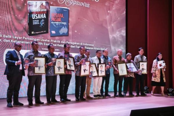 Anggawira Hadirkan Dua Buku Terbaru, Dua Pejabat Negara Beri Apresiasi