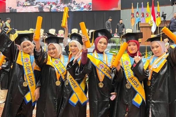 Wisuda STEI, Direktur Eksekutif INDEF Soroti Indonesia Emas 2045