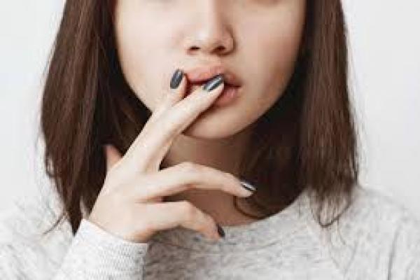 Cara Efektif Mengatasi Bibir Kering danTerkelupas agar Cepat Pulih