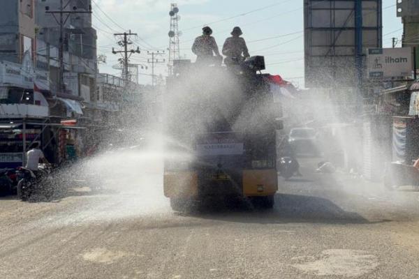 Debu Tebal Pasca Banjir Aceh Ganggu Warga, Penyiraman AWC Dilakukan 
