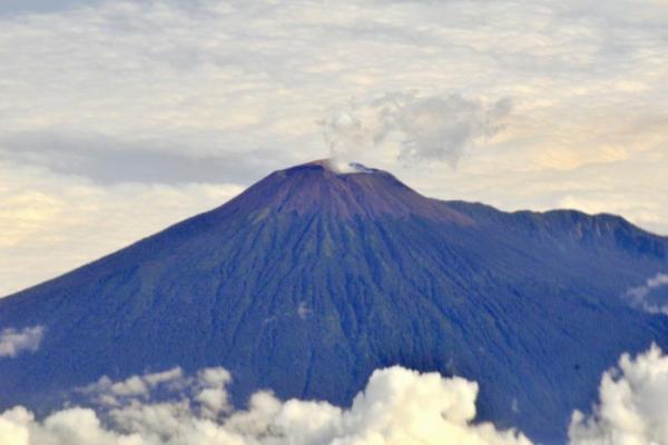 Asal Usul Nama Gunung Slamet di Jawa Tengah