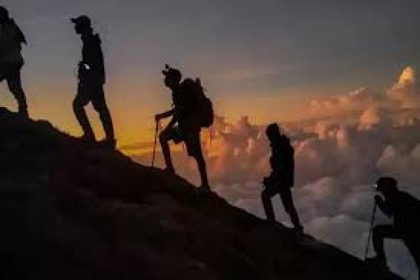 8 Rekomendasi gunung ramah pemula di Indonesia