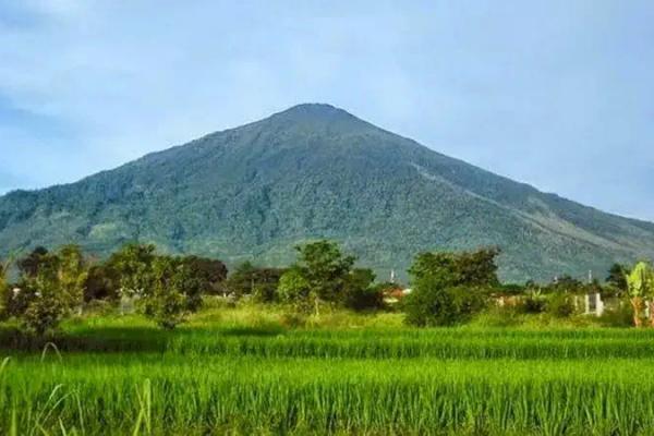 Fakta Menarik Gunung Ciremai di Jawa Barat
