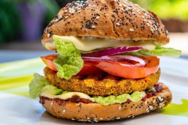 Benarkah Burger Sayur Lebih Sehat daripada Burger Daging?