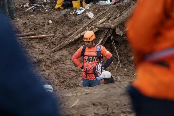 Menko PMK Pastikan Operasi SAR di Cisarua Kerja 24 Jam Nonstop