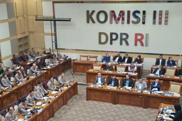 Komisi III DPR Raker Bersama Kapolri, Kapolda Se-Indonesia Hadir