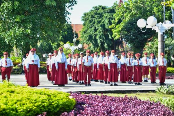 Kemdikdasmen Wajibkan Siswa Upacara tiap Senin dan Baca Ikrar Pelajar