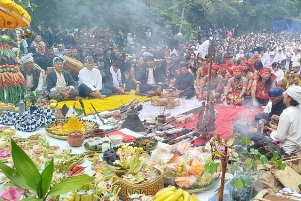 4 Tradisi Menjaga Bumi di Jabar, Kearifan Lokal Sunda yang Wajib Lestari