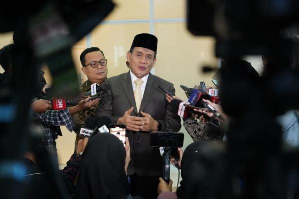 Penjelasan Wamenag Terkait Persolan Gaji dan Jenjang Karier Guru Madrasah