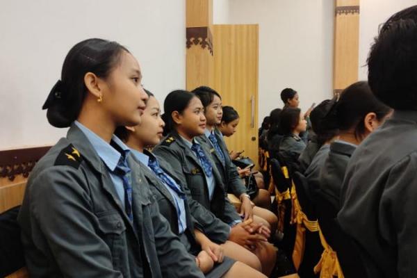 Wamendikdasmen Lepas Ribuan Peserta Kursus OTC Bali ke Luar Negeri