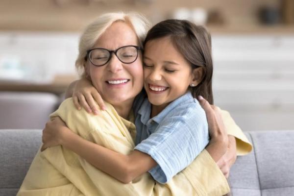 Studi: Berpelukan Setiap Hari Bantu Jaga Kesehatan Mental