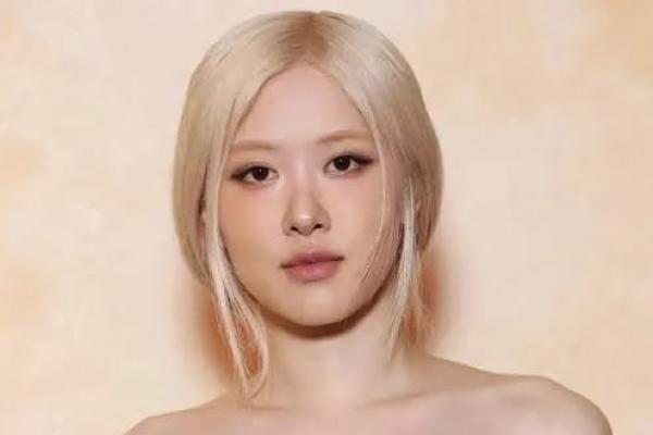 Rose Ungkap Alasan Tunda Tur Dunia Secara Solo