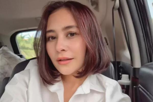 Prilly Latuconsina Minta Maaf, Statusnya Ini Hebohkan Publik