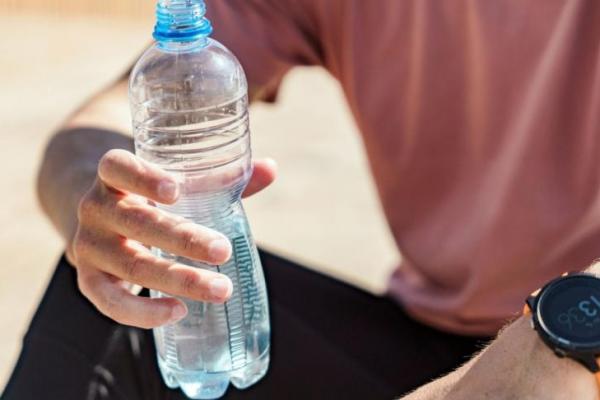 Studi: Kandungan Nanoplastik di Air Kemasan Lebih tinggi daripada Air Keran