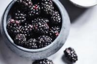 Apa yang Terjadi pada Tubuh Jika Rutin Makan Blackberry?