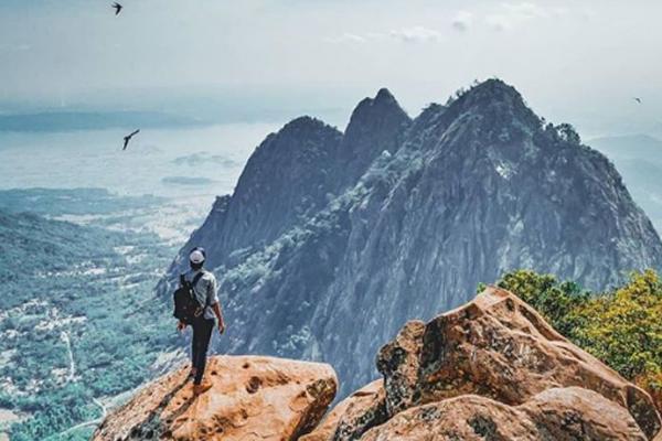 Tak Hanya Waduk, Ini Deretan Gunung Paling Terkenal di Purwakarta