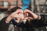 7 Tradisi Unik Rayakan Valentine di Berbagai Negara