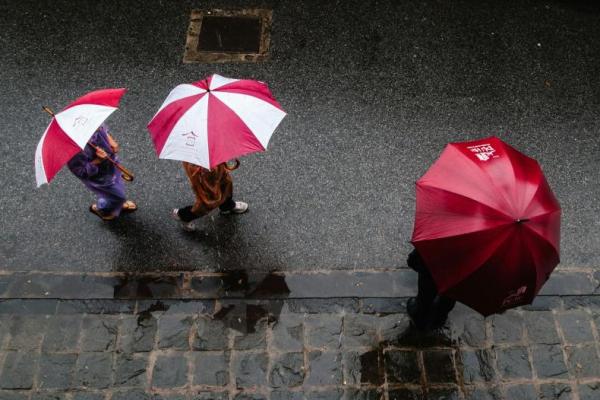Hujan di Hari Imlek, Pertanda Keberuntungan?