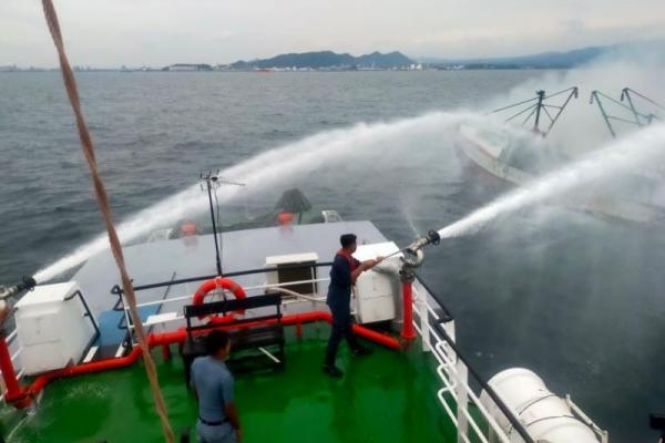 KN Jembio Berhasil Padamkan Kebakaran KM Inti Marina VII