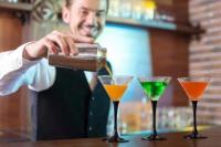 Sejak Kapan Bartender Jadi Profesi Khusus? Ini Jejak Sejarahnya