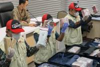 Korupsi Bea Cukai, KPK Pamerkan Barang Bukti Uang Rp5,19 Miliar