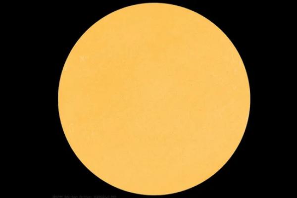 Matahari Alami "Hari Tanpa Bintik" Pertama dalam 4 Tahun, Pertanda Apa?