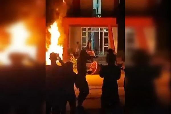 Protes Pemadaman Listrik, Demonstran Kuba Bakar Kantor Parpol