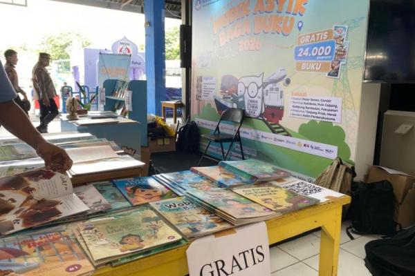Ditemani Buku Gratis, Mudik Naik Bus Jadi Makin Asyik