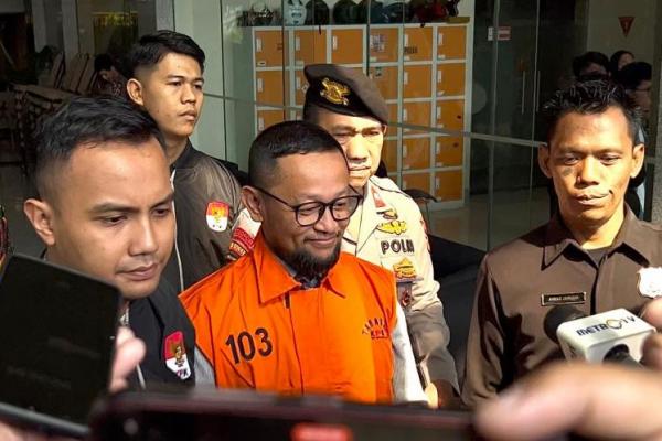 Korupsi Kuota Haji, KPK Resmi Tahan Stafsus Yaqut Cholil