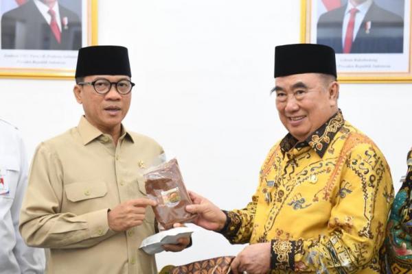 Terima Bupati Tanggamus, Mendes Dorong Digitalisasi Pemasaran Produk Lokal 