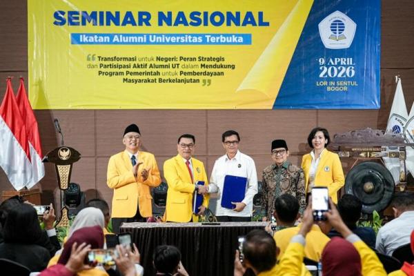 Kemenko PM-Alumni UT Teken MoU Perkuat Kolaborasi Pemberdayaan Masyarakat