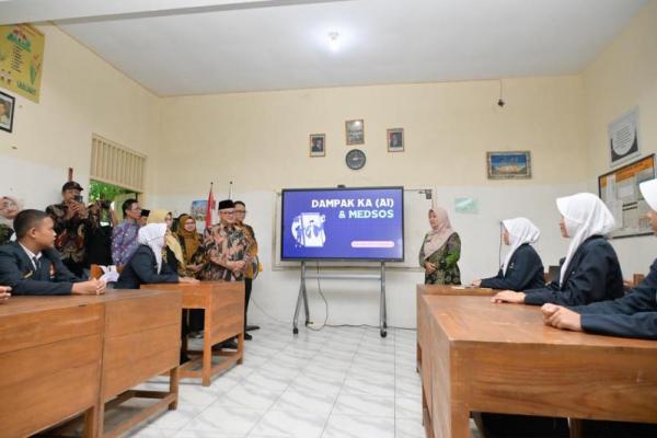 Kemendikdasmen Targetkan Semua Sekolah Gunakan IFP dalam 5 Tahun