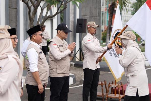 Menhaj Lepas 200 Petugas Haji ke Makkah, Minta Maksimal Layani Jemaah