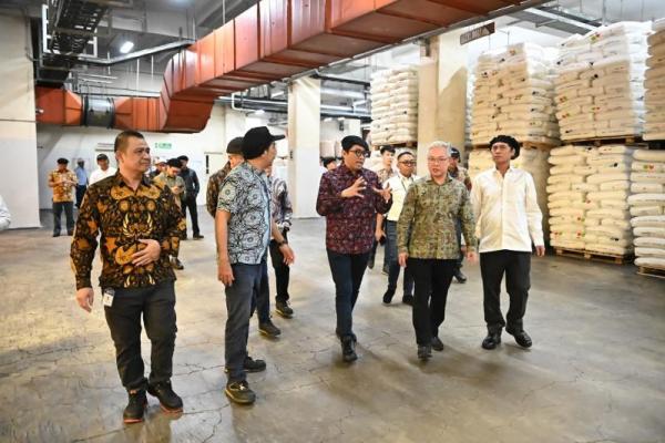 Setop Spekulasi Kelangkaan Plastik, Wamenperin: Tidak Perlu Khawatir