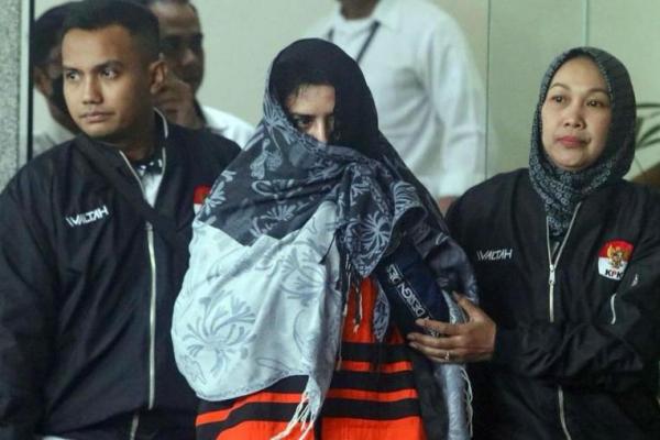 KPK Perpanjang Masa Penahanan Bupati Pekalongan Fadia Arafiq