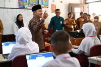 Wamendikdasmen Tinjau Langsung Pelaksanaan TKA SD di Medan
