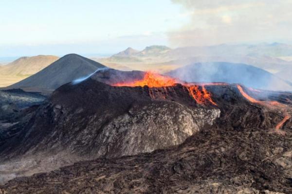 Sebelum Meletus, Gunung Ini Beri Sinyal Panas, Pola Peringatan Baru
