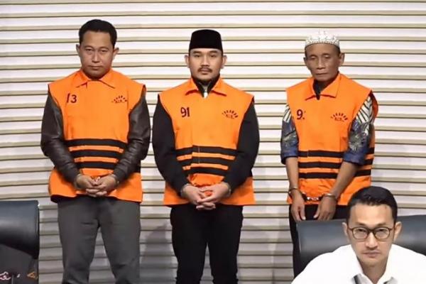 Bupati Bekasi Ade Kuswara dan Ayahnya Didakwa Terima Suap Rp12,4 Miliar