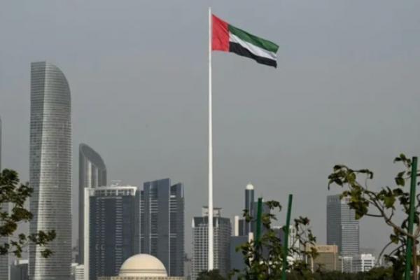 UEA Tangkis Serangan Rudal dari Iran, Fasilitas Minyak di Fujairah Terbakar