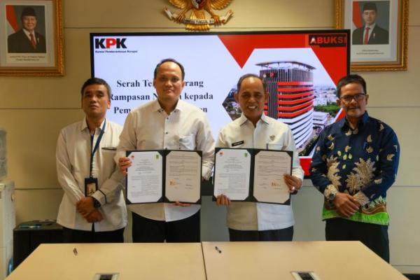KPK Hibahkan 13 Aset Senilai Rp3,6 Miliar ke Pemkab Indragiri Hulu