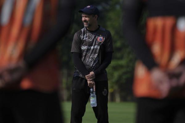 Pelatih Persija Tetap Percaya Diri Hadapi Persib di Samarinda 