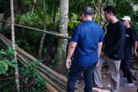 Legislator NasDem Bantu Warga Bangun Jembatan Rusak di Pandeglang