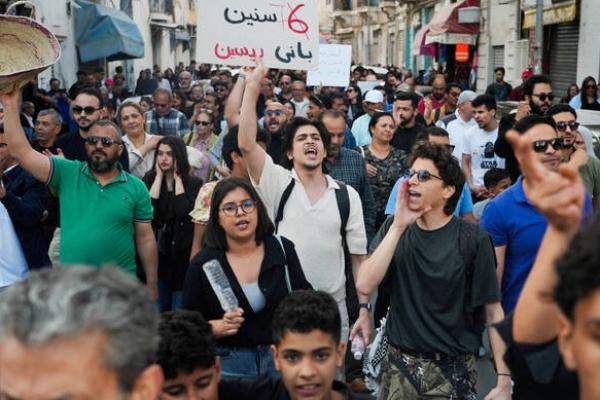 Demokrasi dan Ekonomi Memburuk, Ratusan Warga Tunisia Demo Presiden