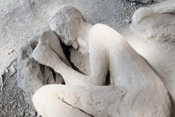 Peneliti Ungkap Korban Pompeii Ada Dokter Tewas Sambil Bawa Peralatan Medis