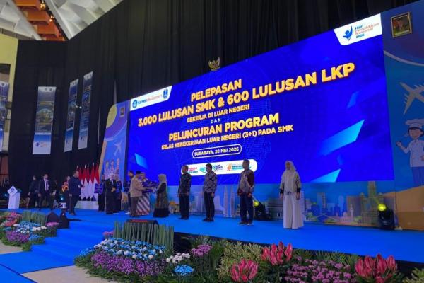 Mendikdasmen Lepas 3.600 Lulusan SMK dan LPK ke Luar Negeri