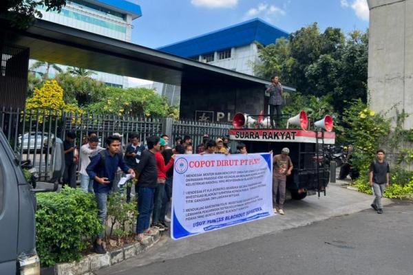 Buntut Blackout Sumatera, Mahasiswa Demo Kantor PLN Pusat